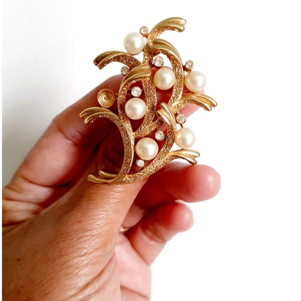 Vintage Trifari Signed Gold Tone Faux Pearl Brooch with Rhinestone 3"